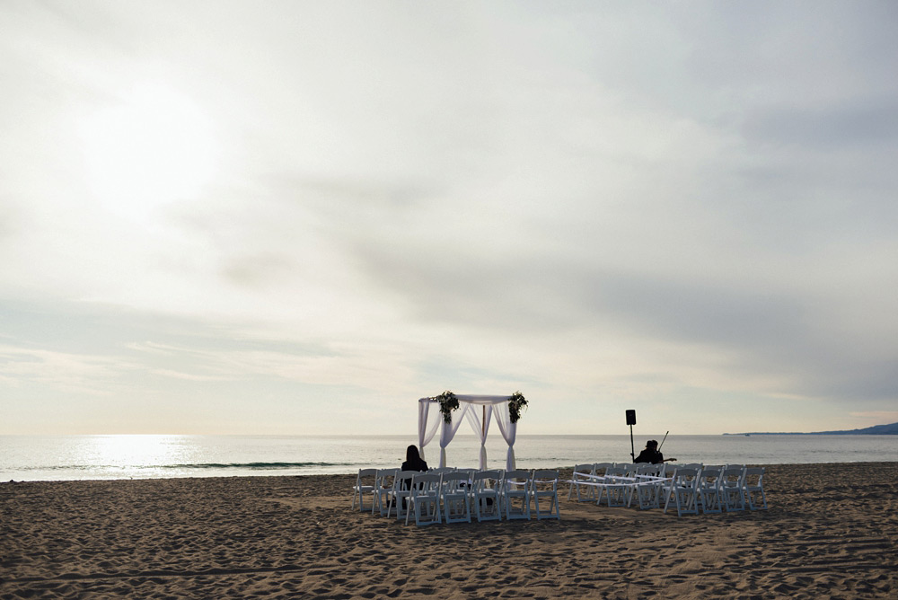 intimate santa monica beach wedding 24