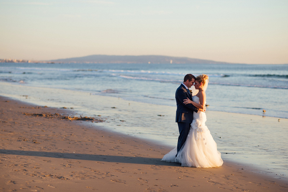 intimate santa monica beach wedding 50